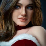 Adora Sex Doll 165 cm IronTech Doll en tenue festive rouge, gros plan sur le visage réaliste.