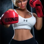 Alizée Sex Doll 164 cm IronTech en tenue de boxe, gants rouges, débardeur blanc, cheveux courts.
