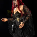 Auréva Sex Doll 169 cm IronTech, robe noire gothique, cheveux rouges, couronne.