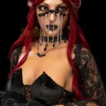 Auréva Sex Doll 169 cm IronTech Doll en robe noire gothique, cheveux rouges et accessoires sombres.