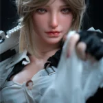 Elina Sex Doll 165 cm IronTech en tenue cosplay, vue de face, détails réalistes et accessoires.