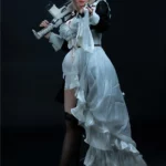 Elina Sex Doll 165 cm IronTech en tenue de soubrette, pose debout avec un fusil.