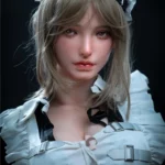 Elina Sex Doll 165 cm IronTech Doll en tenue cosplay, cheveux blonds, lunettes steampunk.