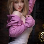 Ellya Sex Doll 169 cm IronTech Doll en pose élégante, veste rose, fond industriel.