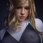 Evalie Sex Doll 167 cm IronTech, pose frontale, cheveux blonds, tenue noire et blanche.