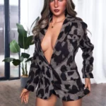 Florabelle Sex Doll 168 cm IronTech Doll en veste léopard, pose debout élégante.