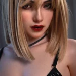 Kiliana Sex Doll 169 cm IronTech en gros plan, cheveux blonds, maquillage accentué.