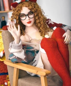 Lilika Sex Doll 150 cm IronTech Doll TPE assise, cheveux bouclés, lunettes, chaussettes rouges.