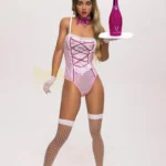 Lilipuce Sex Doll 169 cm en tenue de lapin rose, pose debout avec plateau et bouteille.