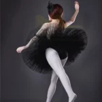 Lisette Sex Doll 150 cm IronTech en tutu noir, pose de danse gracieuse, vue de dos.