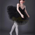 Lisette Sex Doll 150 cm IronTech Doll TPE en tenue de ballerine noire, pose élégante.