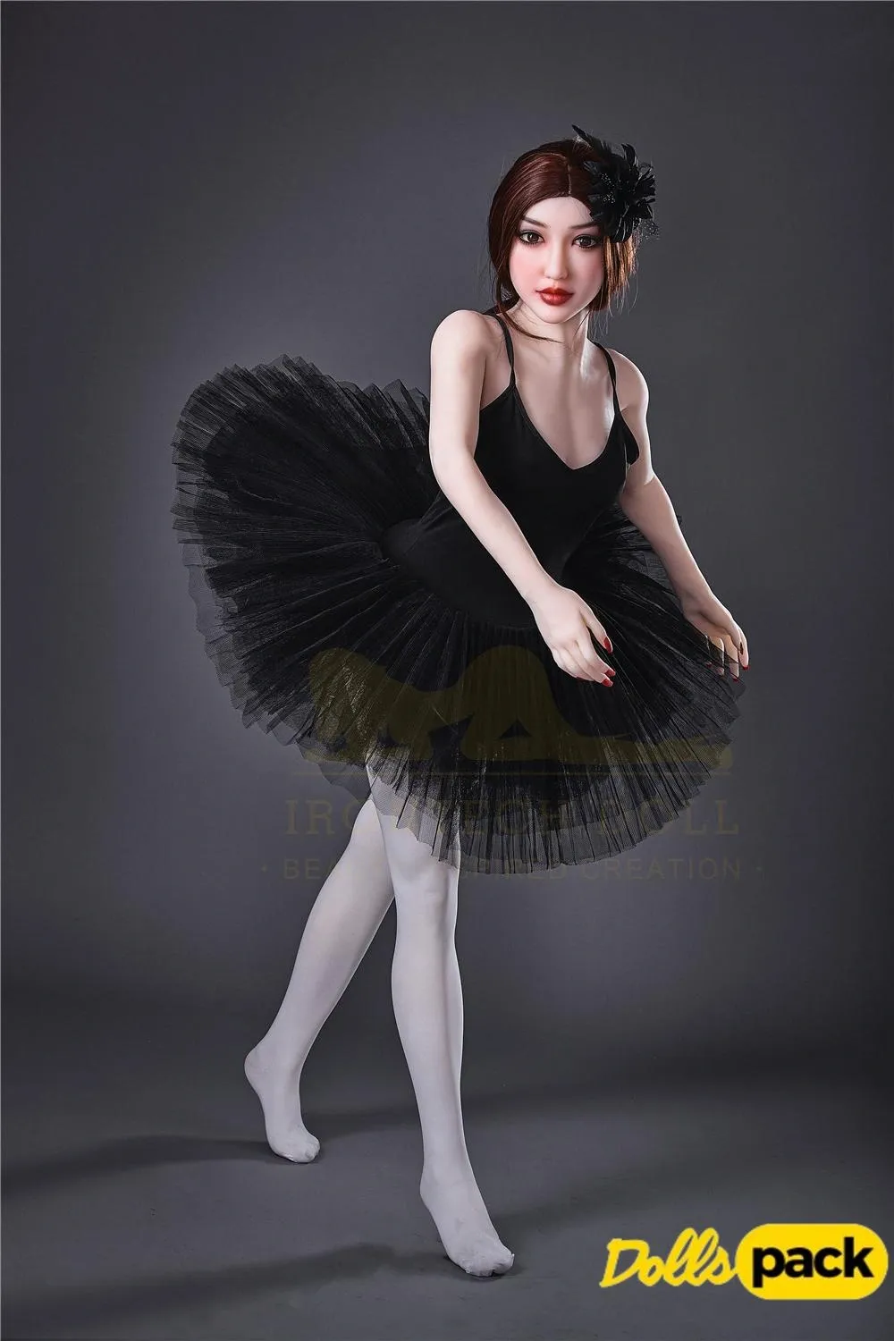 Lisette Sex Doll 150 cm IronTech Doll TPE en tenue de ballerine noire, pose élégante.