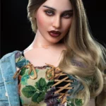 Lolita Sex Doll 168 cm IronTech en tenue florale, cheveux longs, pose élégante.