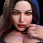 Lollibelle Sex Doll 165 cm IronTech Doll, visage réaliste, cheveux bruns, pose séduisante.