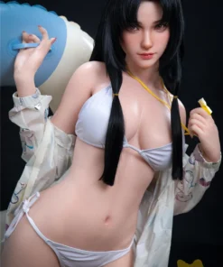 Luluca Sex Doll 166 cm IronTech, bikini blanc, pose debout, cheveux noirs, veste transparente.