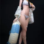 Luluca Sex Doll 166 cm IronTech en bikini, debout avec une bouée, fond noir.