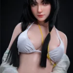 Luluca Sex Doll 166 cm IronTech, en bikini blanc, cheveux noirs, pose frontale.