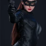Lunia Sex Doll 168 cm IronTech Doll en tenue noire, masque et pistolet, pose dynamique.