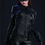 Lunia Sex Doll 168 cm IronTech en tenue noire moulante, masque, debout, ambiance mystérieuse.
