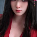 Lyria Sex Doll 164 cm IronTech Doll en kimono rouge, cheveux noirs, accessoire floral.