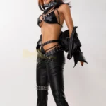 alcalyn Sex Doll 169 cm IronTech Doll en tenue cuir noir, pose de profil dynamique.