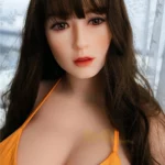 Alicéa Sex Doll 161 cm IronTech Doll TPE en bikini orange, cheveux longs bruns.