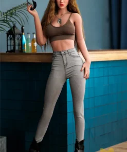Allys Sex Doll en jeans gris moulant et brassières.