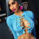 Alyona Sex Doll 164 cm IronTech, cheveux longs argentés, top bleu lacé, pose élégante.