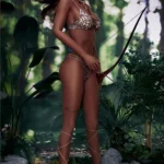 Amorable Sex Doll 175 cm IronTech Doll TPE en bikini léopard, pose debout avec arc, fond jungle.