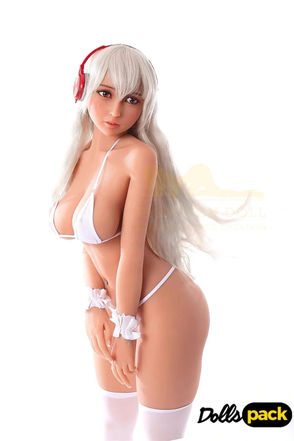 Elara Sex Doll 153 cm IronTech en bikini blanc, pose inclinée, cheveux longs argentés.
