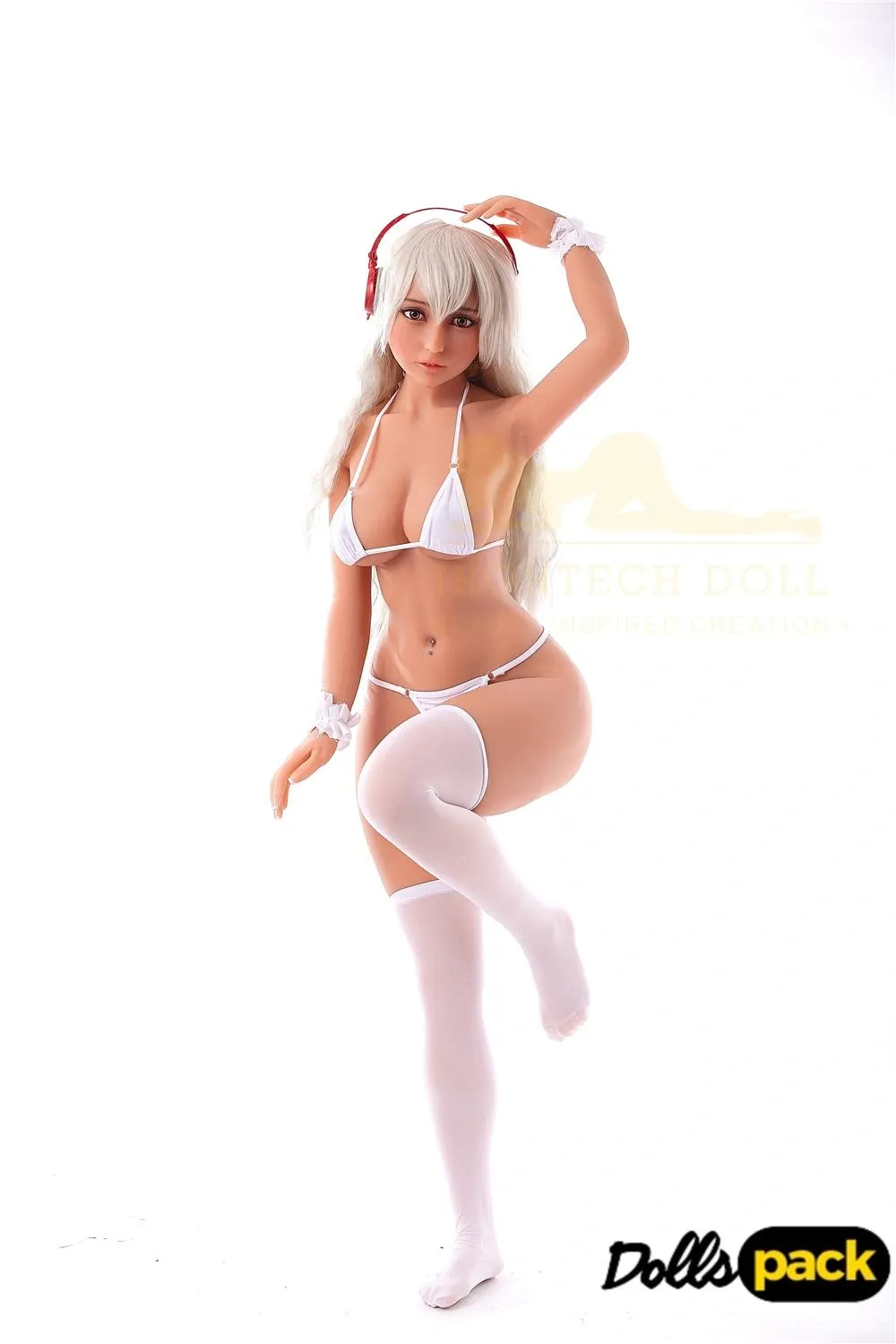 Elara Sex Doll 153 cm IronTech en bikini blanc et bas, posant sur une jambe avec écouteurs rouges.