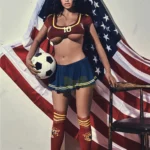Evalia Sex Doll 163 cm en tenue de footballeuse, posant avec un ballon devant un drapeau.