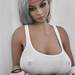 Isadora Sex Doll 158 cm IronTech Doll TPE en tenue sportive, gant rose et haltère.