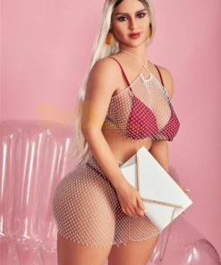 Lilina Sex Doll 156 cm IronTech Doll en robe filet, posant debout avec sac blanc.