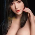 Lulali Sex Doll 161 cm IronTech Doll TPE, cheveux longs noirs, regard réaliste.
