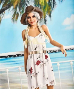 Lullia Valentina, la sex doll en TPE, en robe d'été et chapeau au bord de la plage.