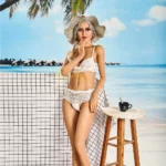 Lullia Valentina Sex Doll 165 cm en lingerie blanche, posant debout près d'un tabouret.