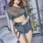 Luluella Sex Doll 168 cm IronTech Doll TPE en short en jean et haut transparent, posée debout.