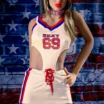 Nathaliea Sex Poupée TPE 168 cm IronTech Doll en tenue sportive sexy devant un mur étoilé.