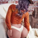 Velena Sex Doll 156 cm IronTech Doll TPE en pose agenouillée avec chapeau de cowgirl.