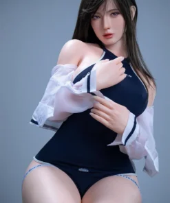 Minette Sex Doll 164 cm IronTech Doll en maillot bleu, pose assise, chemise transparente.